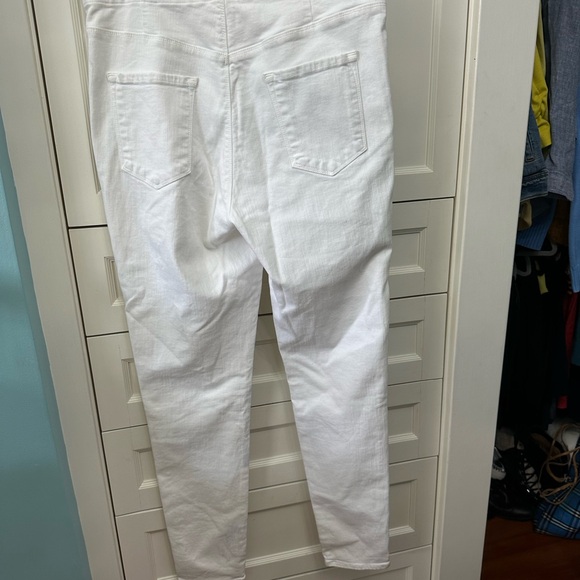 White comfy cool jeans for the spring and summer - Picture 3 of 4